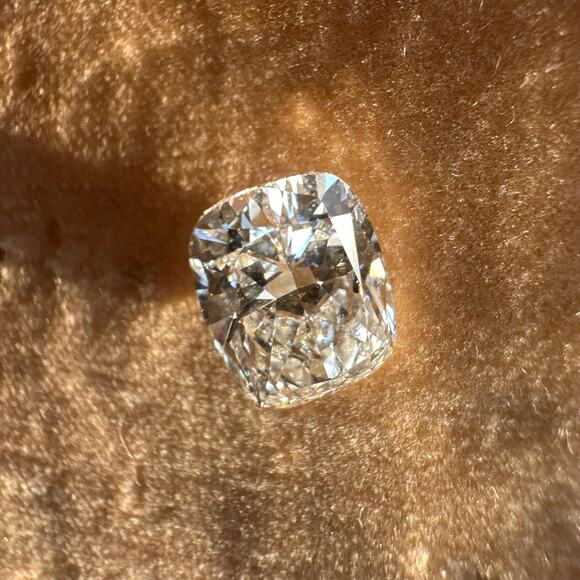 2.02 ct VVS2 Lab Certified Cushion Cut diamond - Picture 9 of 10